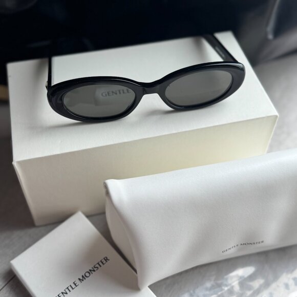 Gentle Monster Black Oval Sunglasses Minimal Designer Eyewear main image 5